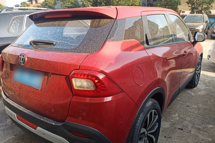 中华V3 2016款 1.5T 自动旗舰型车身外观7