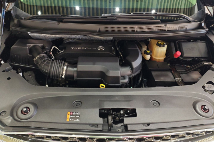 别克GL8 2022款 Avenir艾维亚 六座贤礼版机舱底盘24