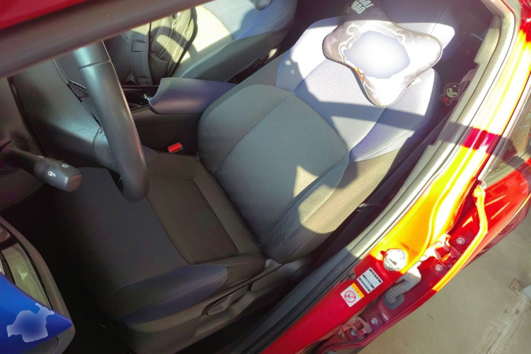 丰田C-HR 2018款 2.0L 豪华版 国V中控内饰19