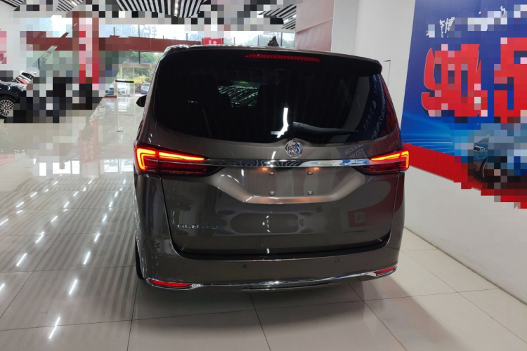 别克GL8 2022款 陆上公务舱 652T 尊贵型车身外观6