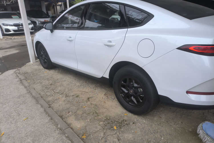 比亚迪 秦PLUS 2025款 DM-i 智驾版 55KM领先型车身外观4