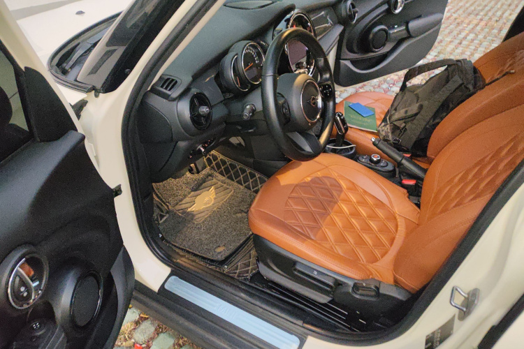 MINI 2022款 1.5T ONE 五门版PLUS中控内饰20