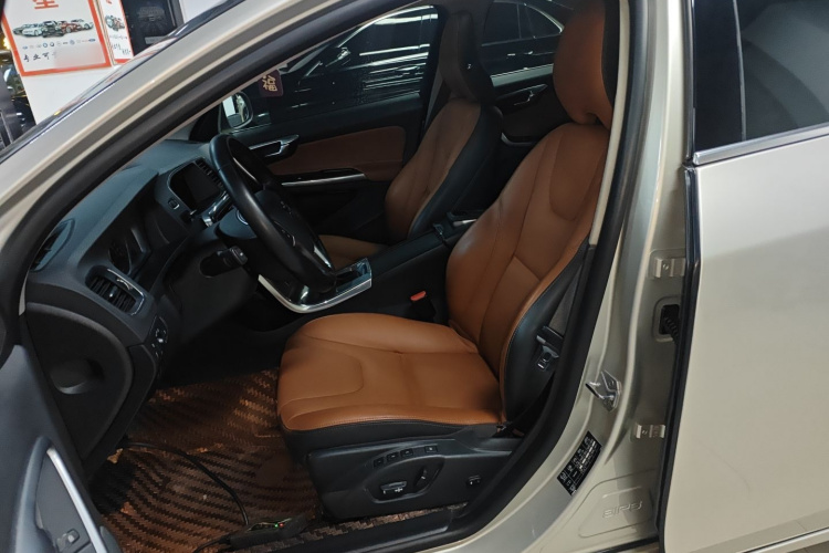 沃尔沃S60 2019款 S60L 改款 T5 智进进阶版中控内饰19