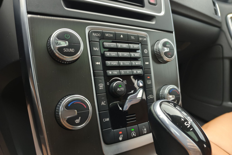 沃尔沃S60 2014款 S60L T5 智驭版中控内饰7008