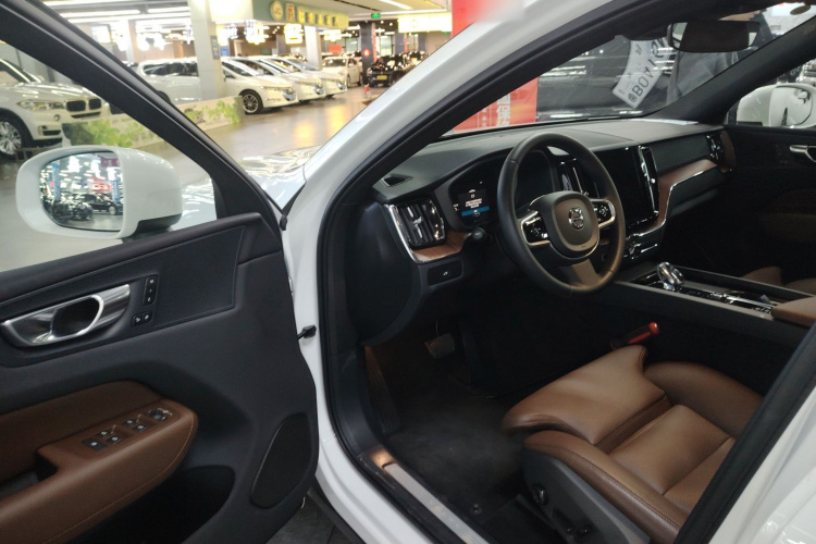 沃尔沃XC60 2025款 B5 四驱智远豪华版中控内饰20