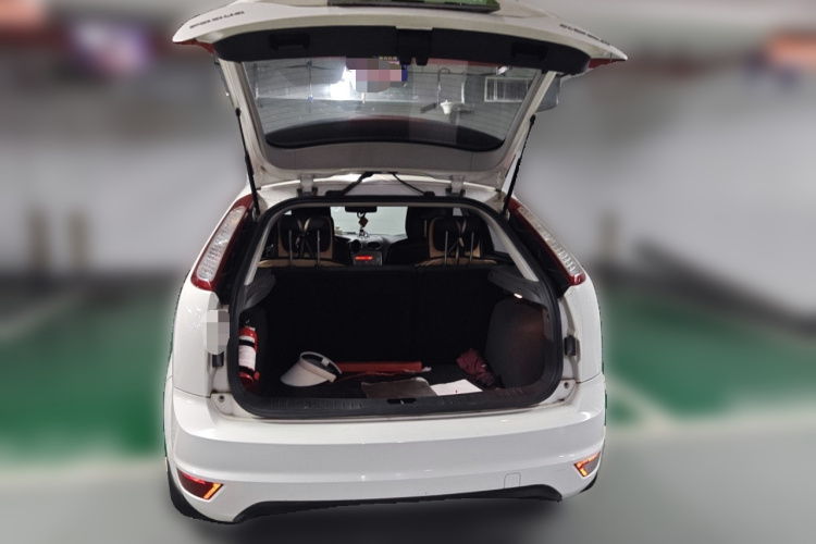 福特 福克斯 2013款 两厢经典 1.8L 自动基本型局部细节23