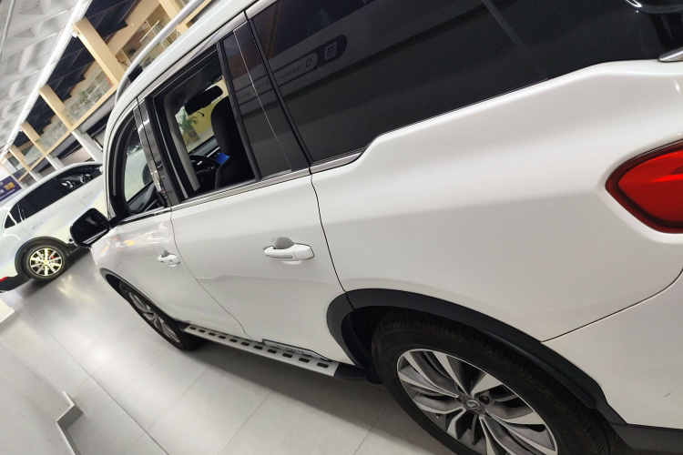 广汽传祺 传祺GS8 2017款 320T 两驱豪华智联版（七座）车身外观4