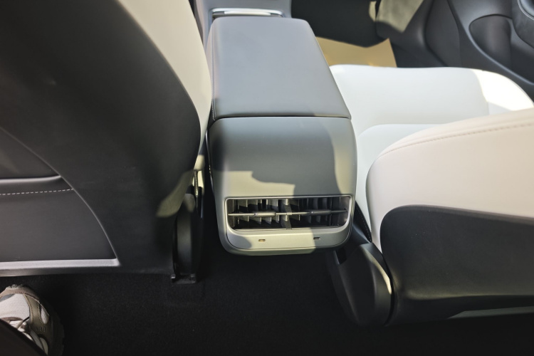 特斯拉 Model 3 2021款 改款 标准续航后驱升级版 3D1中控内饰7004