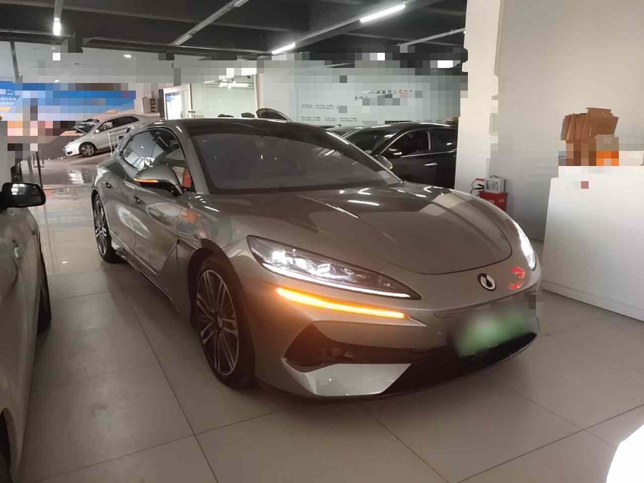 腾势Z9GT 2024款 1100四驱Ultra版(5)