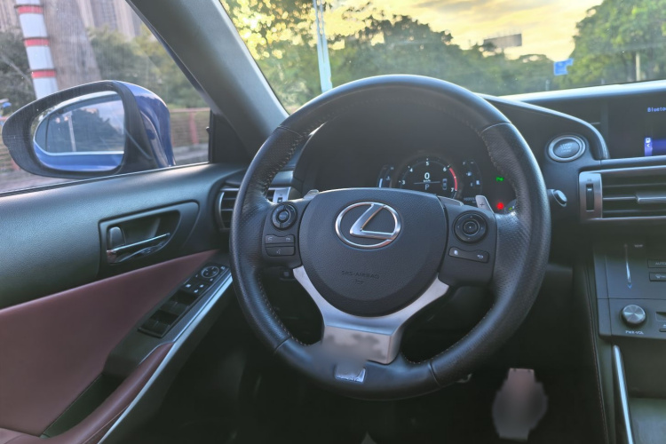 雷克萨斯IS 2015款 200t F SPORT中控内饰7001