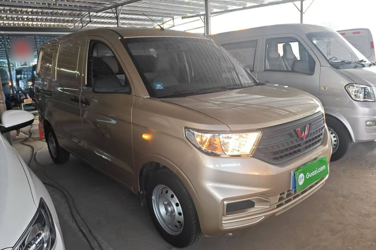 五菱汽车 五菱宏光V 2022款 1.5L劲取版封窗车电动助力LAR车身外观6002