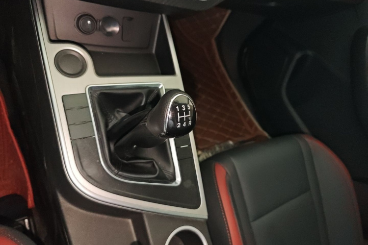 东风风行 风行T5 2022款 盛世款 1.6L 手动筑梦版五座局部细节18