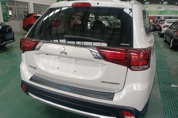 三菱 欧蓝德 2018款 2.4L 四驱精英版 5座车身外观6