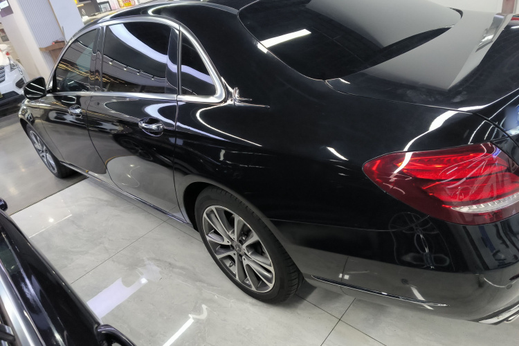 奔驰E级 2020款 改款 E 260 L车身外观4