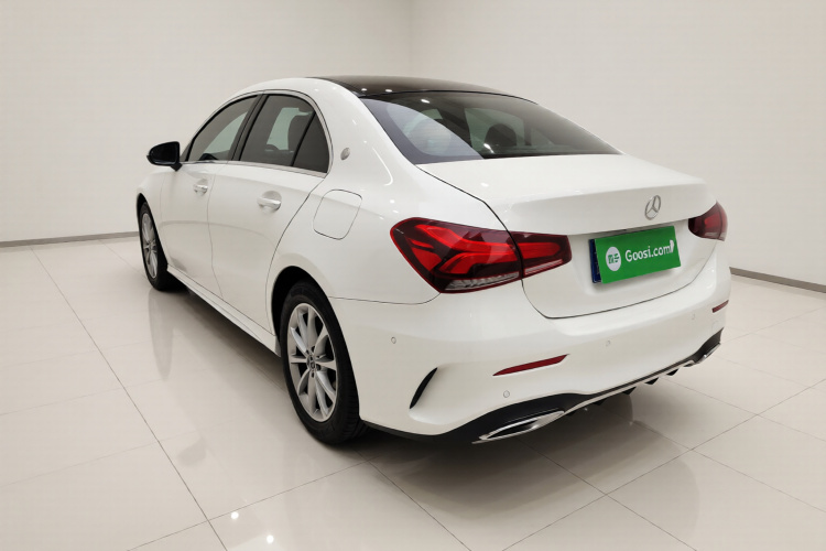 奔驰A级 2020款 A 200 L 运动轿车车身外观5