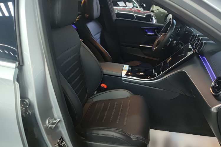 奔驰C级 2022款 C 200 L 运动版局部细节41