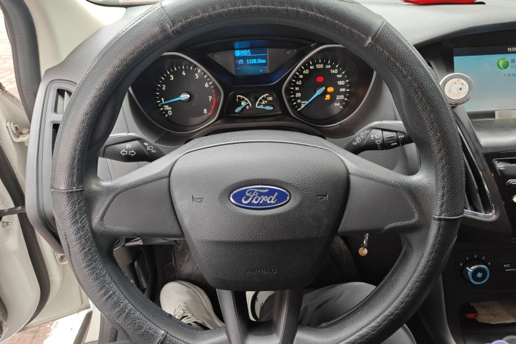 福特 福克斯 2015款 两厢 1.6L 自动舒适型中控内饰13