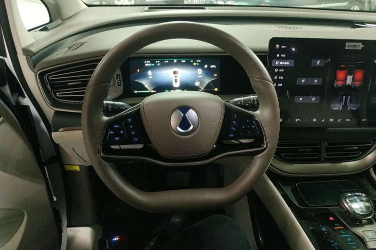 腾势D9 2022款 DM-i 970 四驱尊荣型中控内饰13