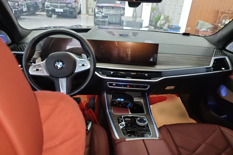 宝马X5 2023款 xDrive 40Li M运动曜夜套装中控内饰7002