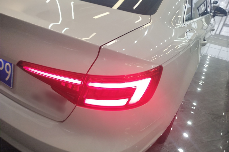 奥迪A4L 2017款 Plus 40 TFSI 进取型车身外观6006