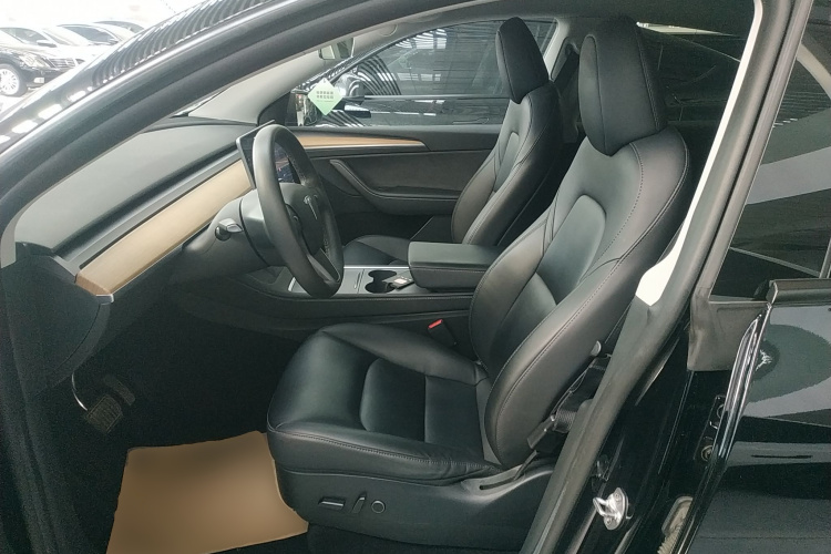 特斯拉 Model Y 2022款 改款 后轮驱动版中控内饰19
