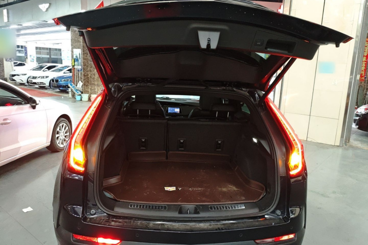 凯迪拉克XT4 2023款 28T 两驱豪华型机舱底盘23