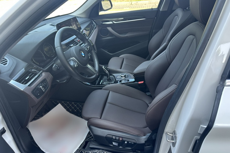 宝马X1 2020款 xDrive25Li 尊享型中控内饰7002