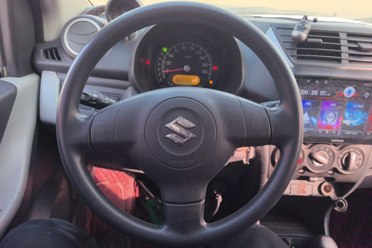 铃木 奥拓 2013款 1.0L 自动豪华型中控内饰13