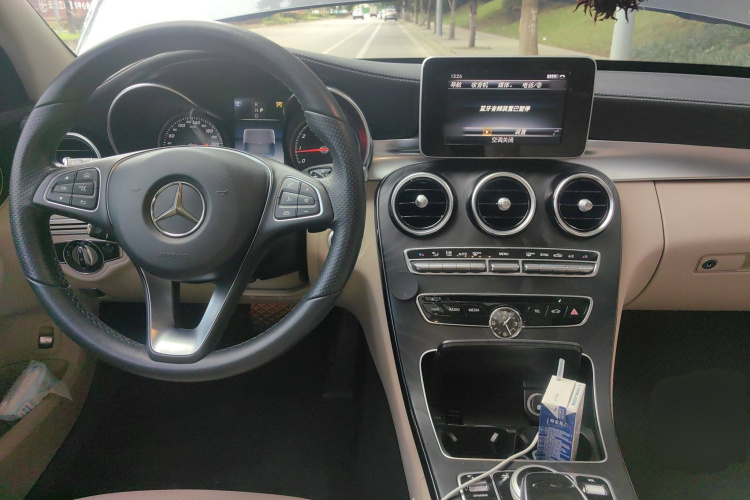 奔驰C级 2017款 改款 C 200 L 运动版中控内饰7002