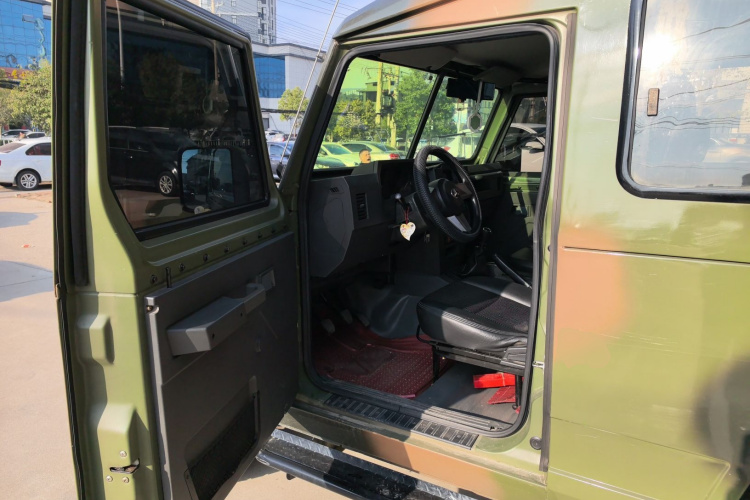 BAW北汽制造 勇士 2019款 2.4T 三门四驱短轴汽油版 国VI中控内饰20