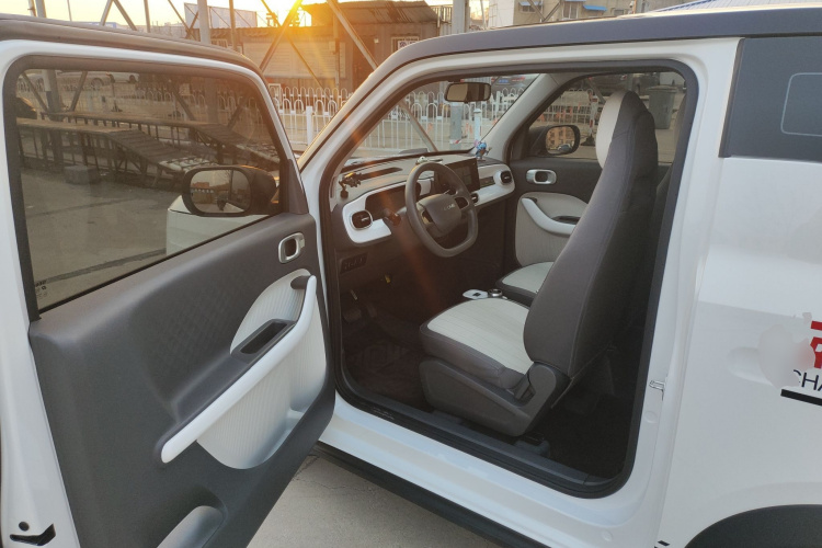 吉利银河 2025款 210km 熊猫卡丁中控内饰7003