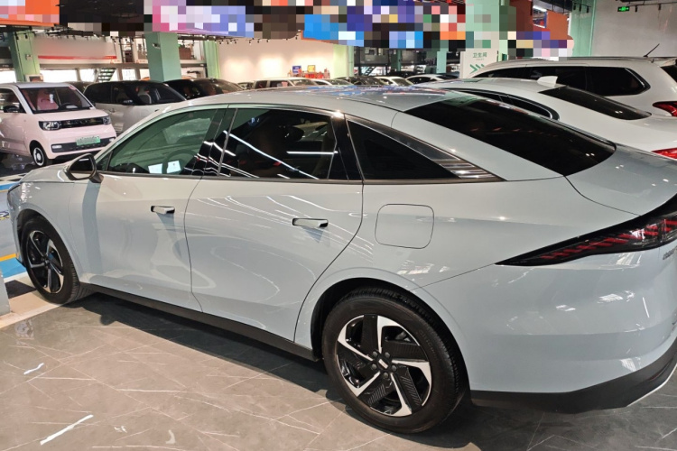 吉利银河 银河L6 2024款 125km PLUS 龙腾版车身外观6003