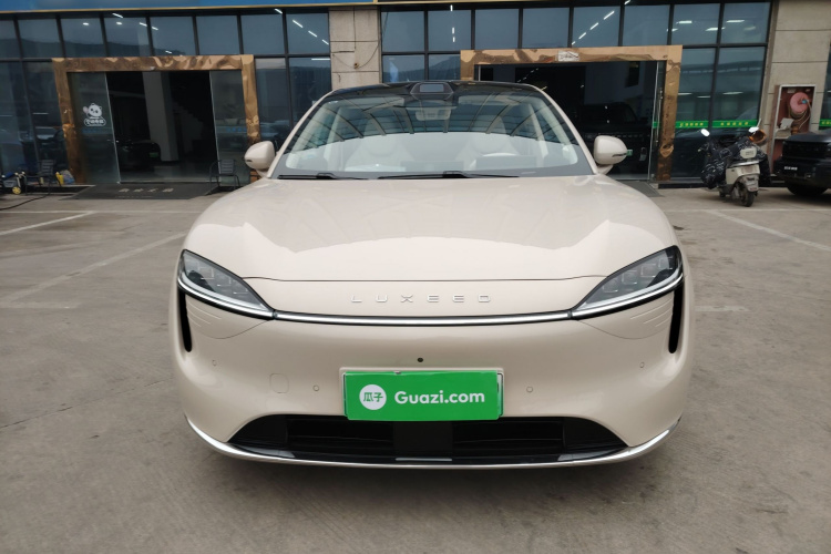 鸿蒙智行 智界R7 2025款 增程 251km Max车身外观2