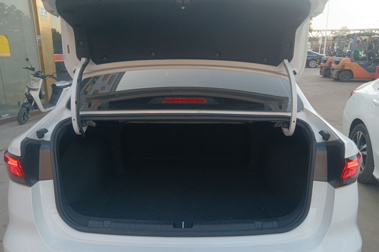 吉利汽车 帝豪 2023款 第4代冠军版 1.5L CVT尊贵型局部细节23