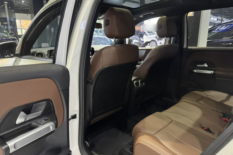 奔驰GLB 2022款 改款二 GLB 200 时尚型中控内饰7003