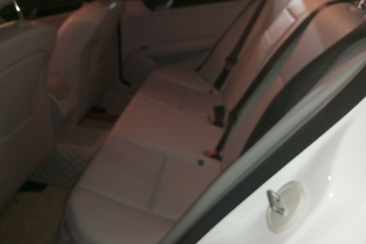 奔驰C级 2013款 C 180 经典型 Grand Edition中控内饰21