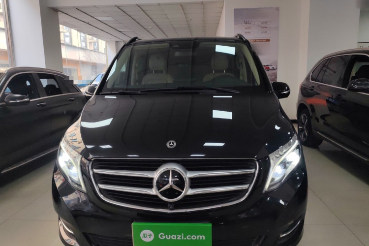 奔驰V级 2018款 V 260 L 尊贵加长版 国V车身外观2