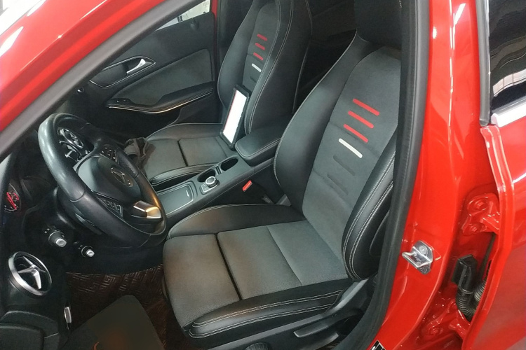 奔驰A级(进口) 2018款 A 200 动感型局部细节19