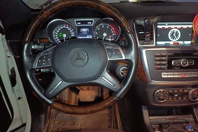 奔驰M级 2012款 ML 350 豪华型局部细节13