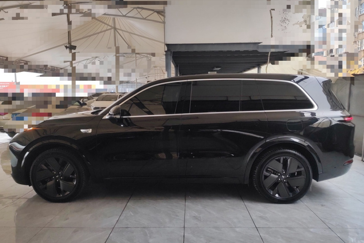 理想汽车 理想L9 2025款 Pro 智能焕新版车身外观4