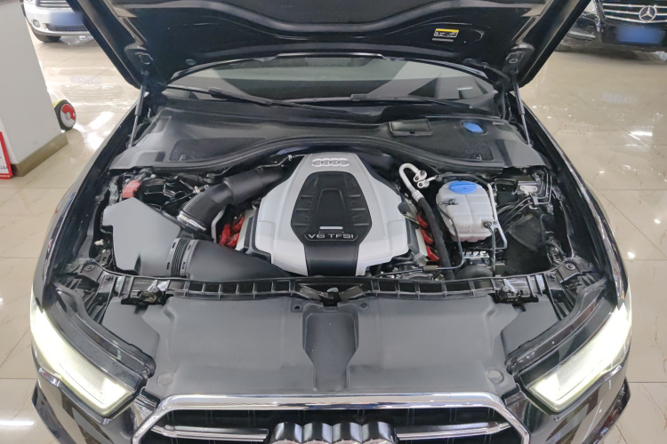 奥迪A6L 2018款 30周年年型 45 TFSI quattro 运动型机舱底盘24