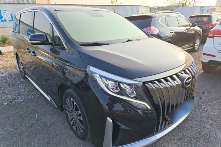 广汽传祺 传祺M8 2021款 大师系列 390T 尊贵版车身外观3