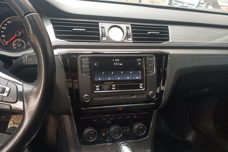 大众 帕萨特 2017款 330TSI DSG尊荣版中控内饰12