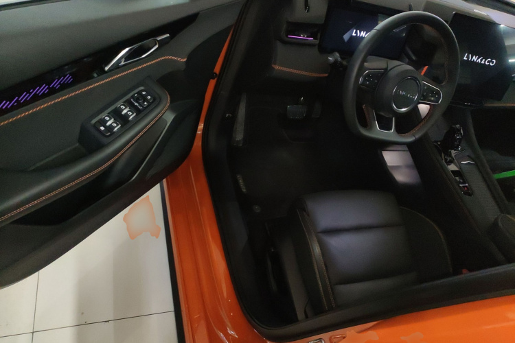 领克03 2025款 2.0TD DCT冠军版Pro中控内饰20