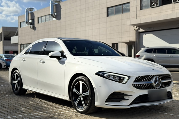 奔驰A级 2022款 改款三 A 200 L 运动轿车时尚型车身外观6001