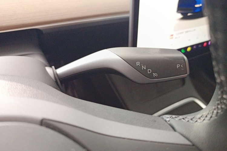 特斯拉 Model Y 2022款 长续航全轮驱动版局部细节18