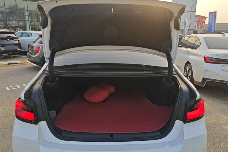 宝马5系新能源 2022款 改款二 535Le M运动套装机舱底盘23