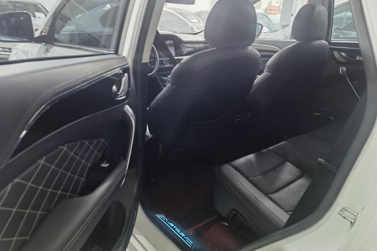 捷途X95 2023款 改款 1.6T DCT至尊版 7座中控内饰7006