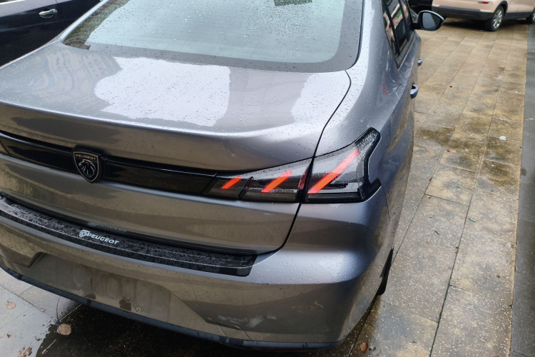 标致408 2024款 360THP 龘龘款 罗曼尼版车身外观9