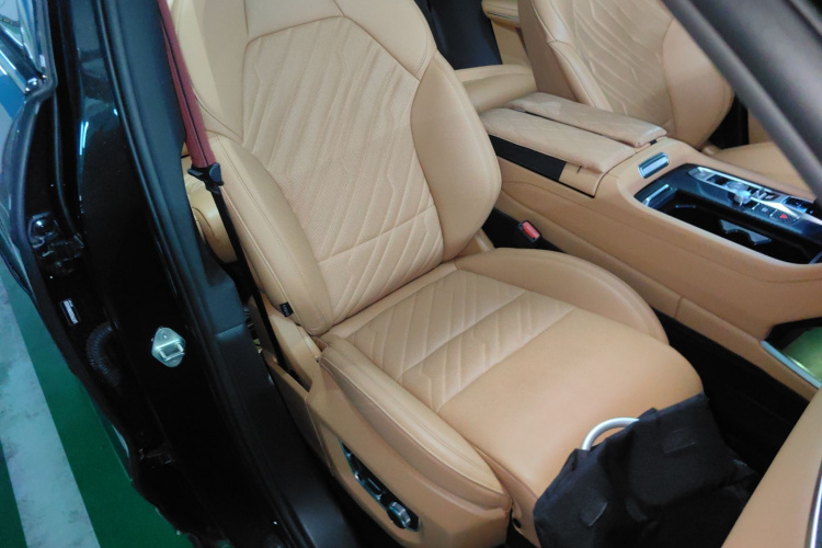 领克09 2024款 2.0T 四驱运动版 五座局部细节41